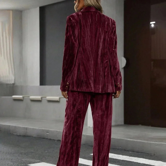 Red Elegant Women's Velvet Pleated Metal Button Suit Set - Picture 2 of 6